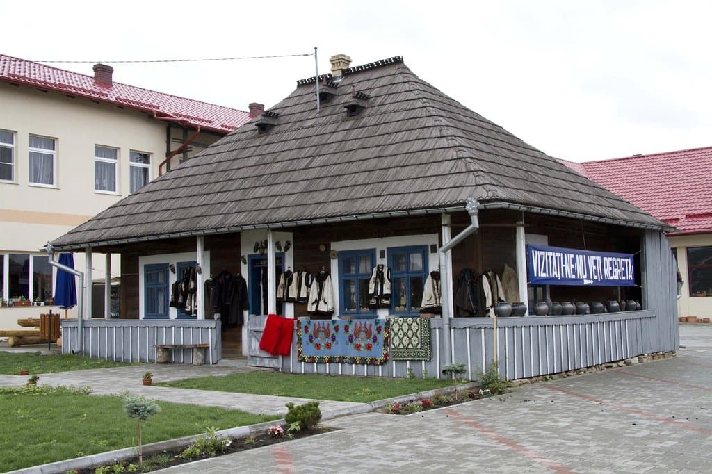 Marginea Black Pottery