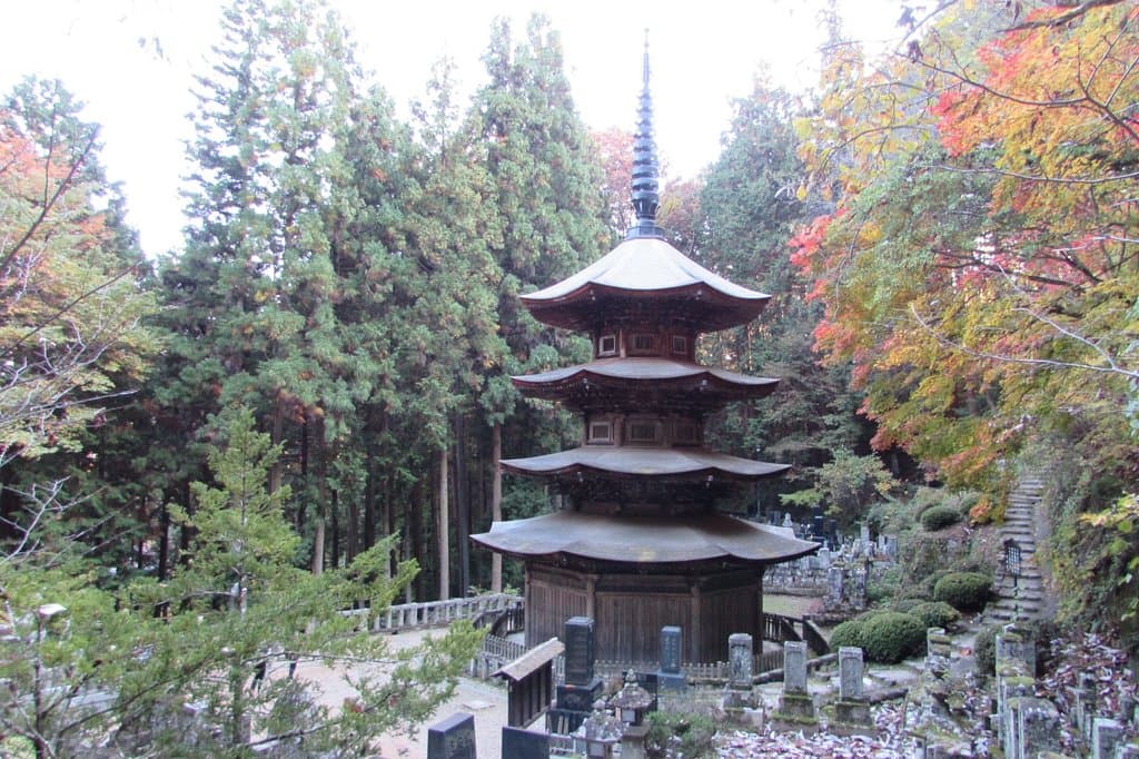 Anraku-ji Octagonal Pagoda