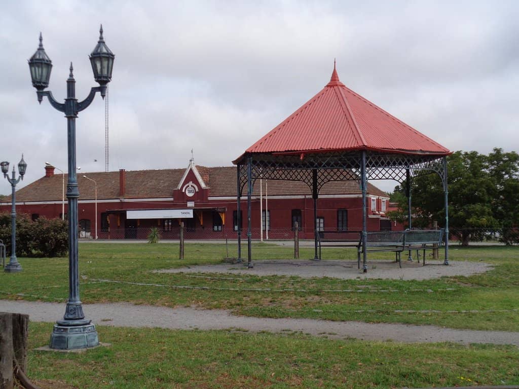 Artisan Markets & Food Trucks