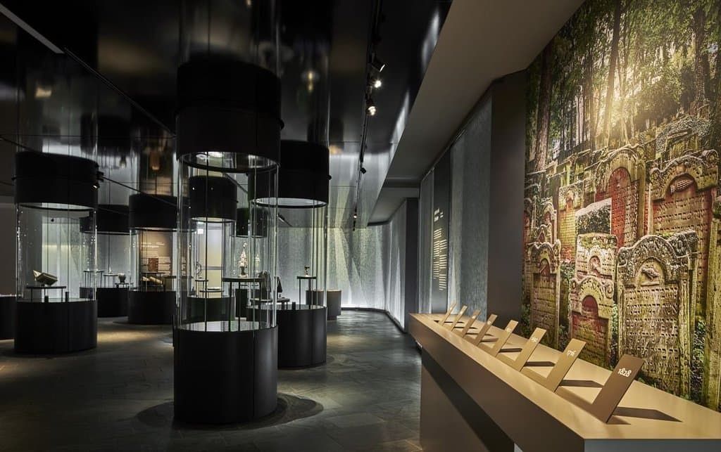 Das Museum Judengasse ist im März 2016 mit neuer Dauerausstellung wiedereröffnet worden.