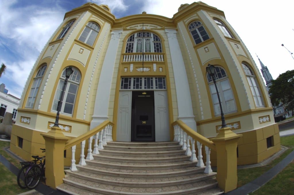 Entrada do Museu Histórico de Itajaí no Palácio Marcos Konder / Crédito: Marcos Porto