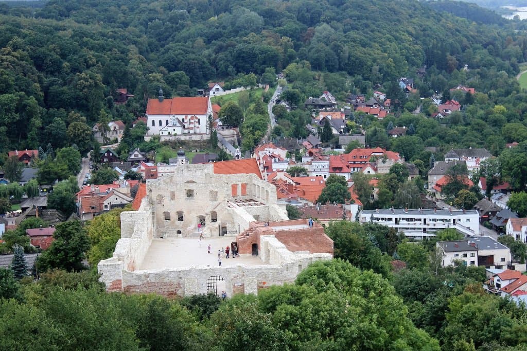 Ruiny zamku z baszty