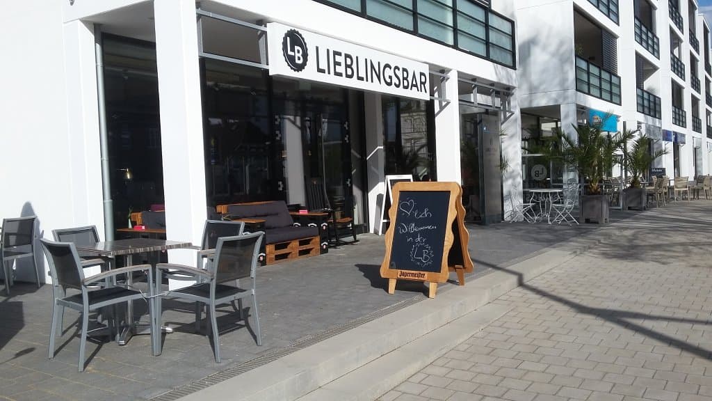 The front and side of the Lieblingsbar.