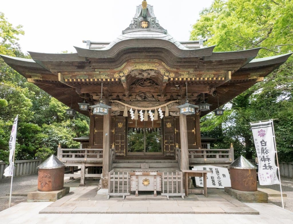 白旗神社の本殿