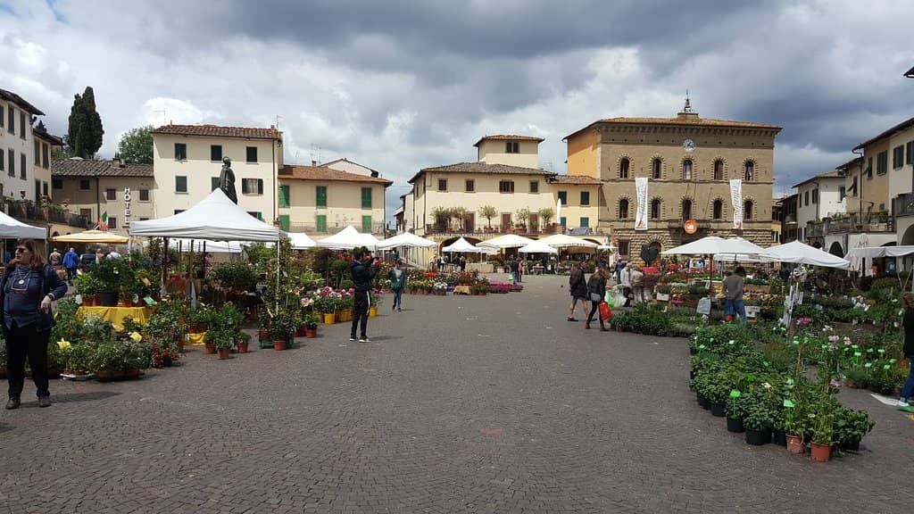 Local Markets & Festivals