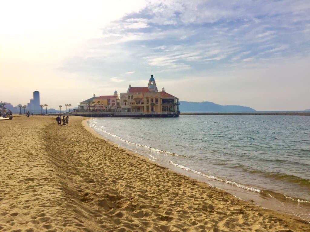 Momochi Seaside Park