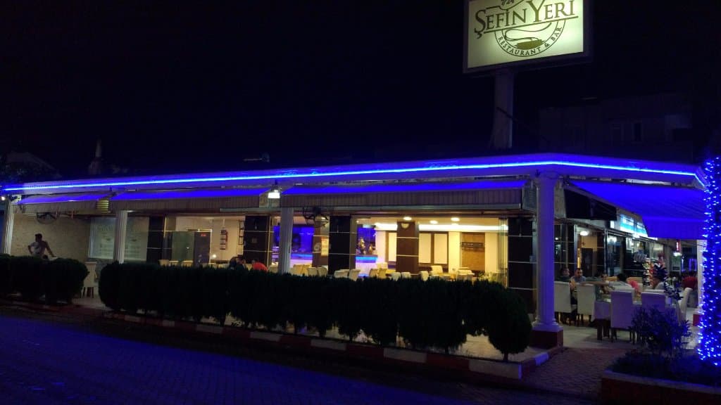 Вид ресторана со стороны площади