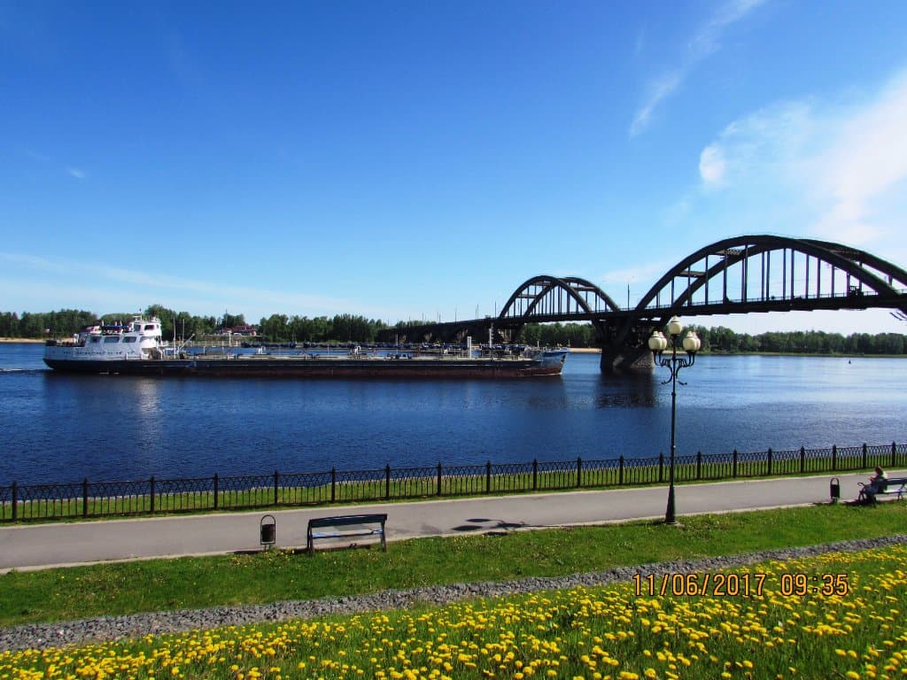 Баржа на Волге