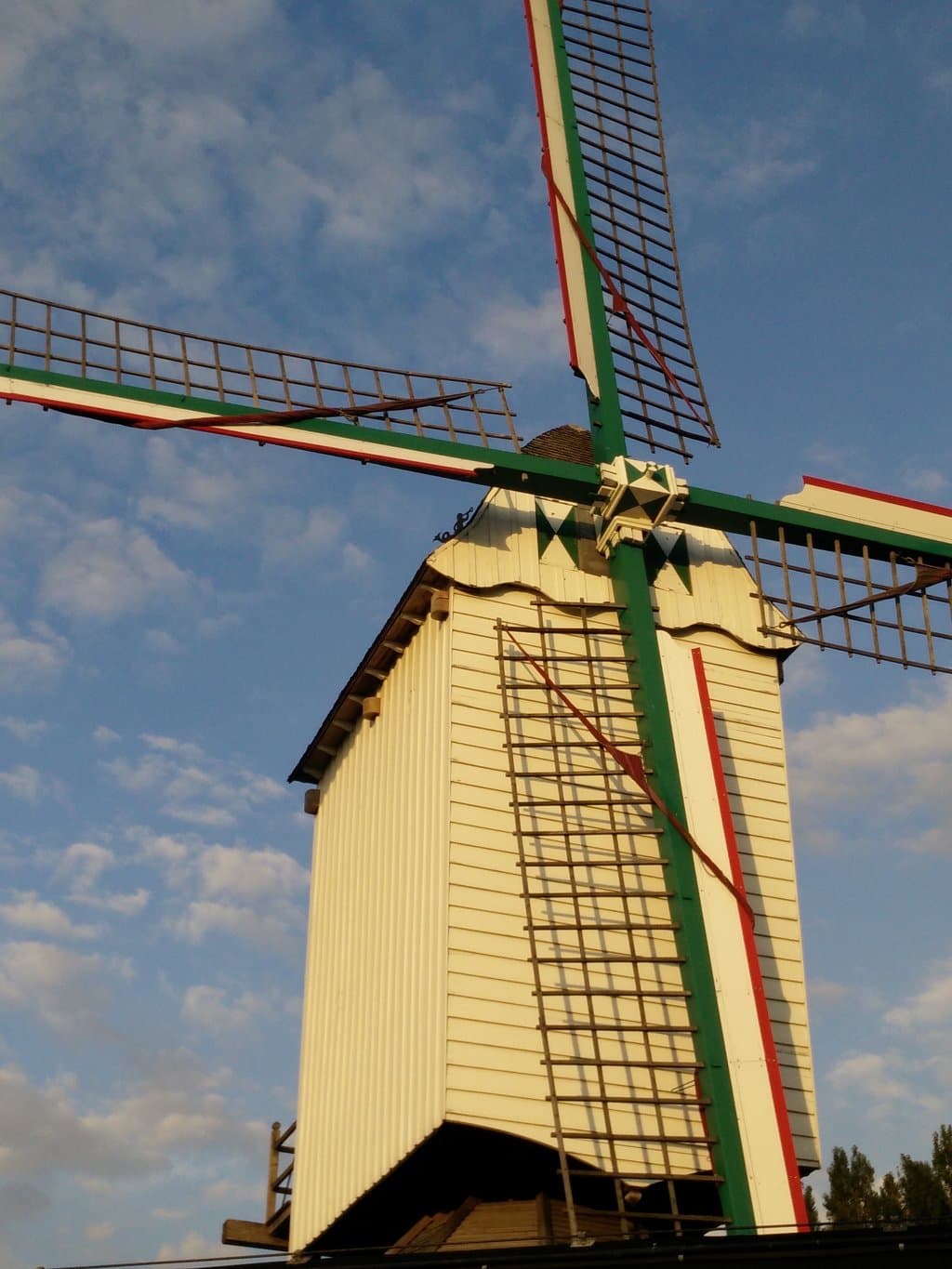 De wandeldijk met zicht op de Schelde