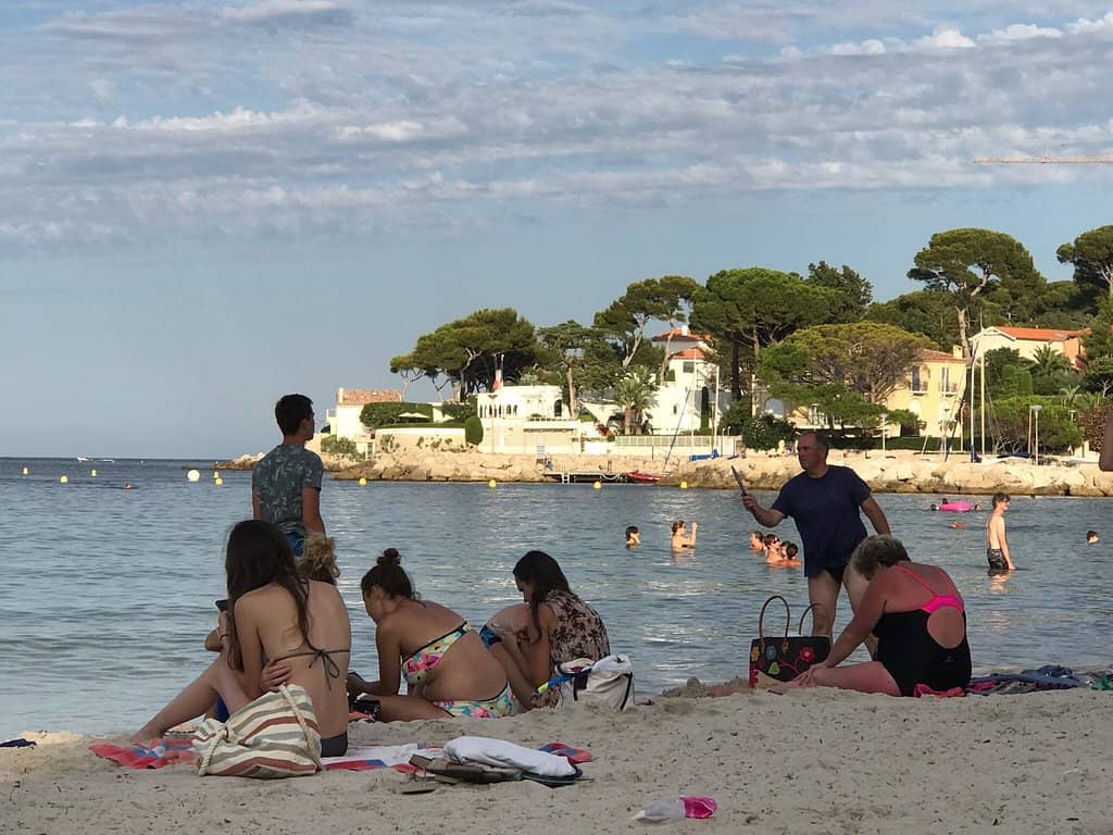 Beachfront Dining & Sunset