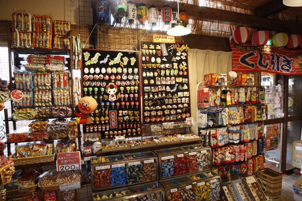 店内の様子 駄菓子がいっぱいです。わくわく!
