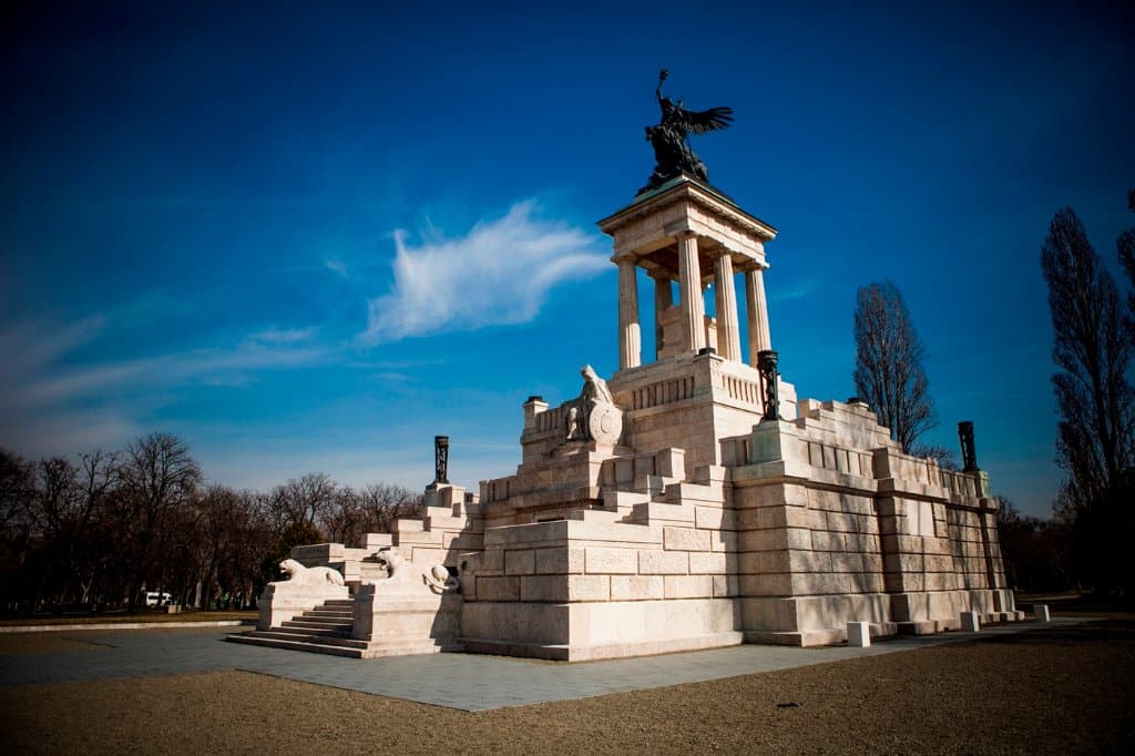 Magyarország legnagyobb temetkezési építménye, a Kossuth-mauzóleum.