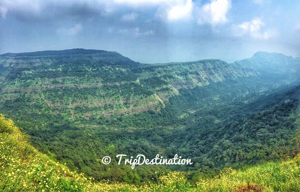 A panoramic view of valley from Khandala point !!!
