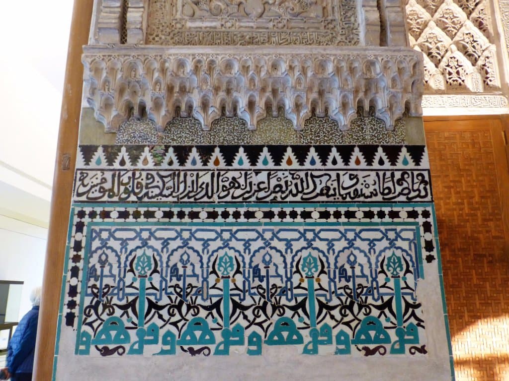 Detalle del pilar en la entrada