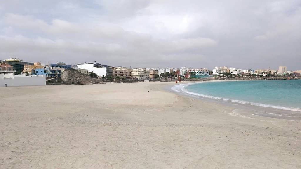 Biblioplaya (Beach Library)