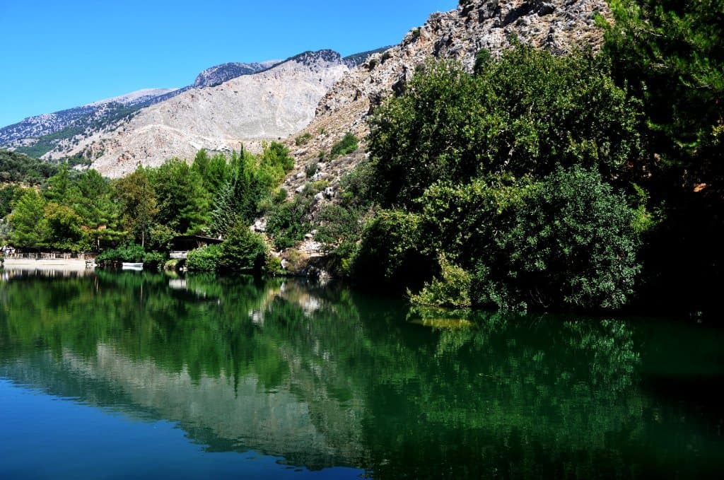 le lac aux eaux limpides