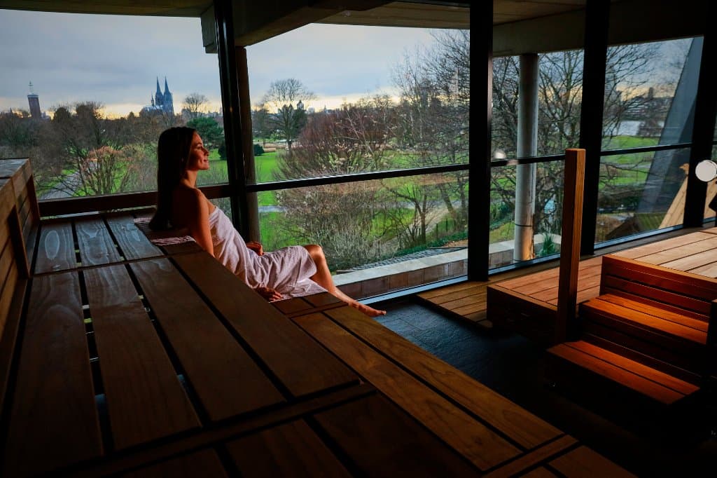 Saunainnenbereich - Panoramasauna mit Domblick