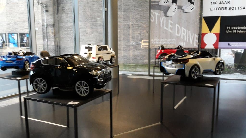 child electric cars for Style Drive (on ground floor)