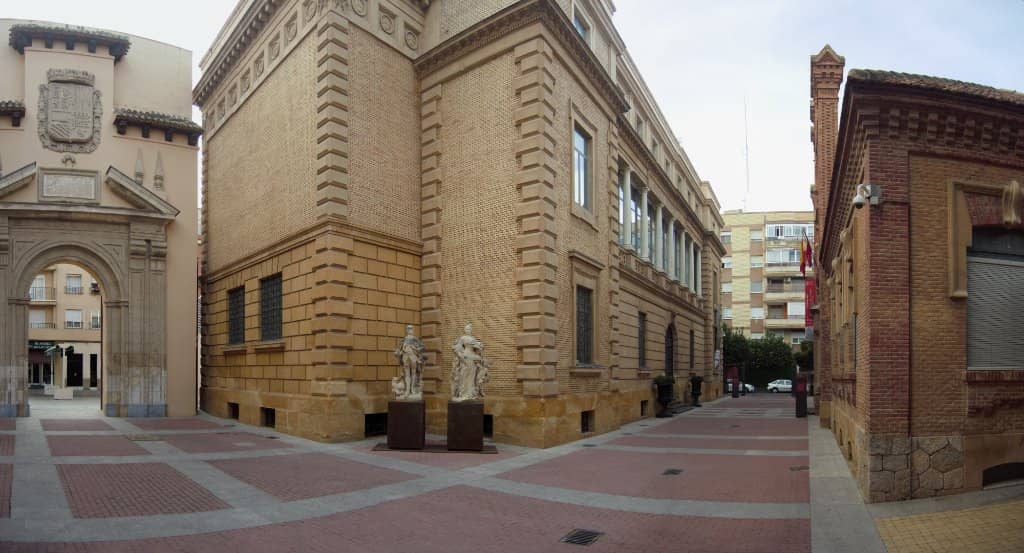 'De Vándalos a Leyendas' Street Art