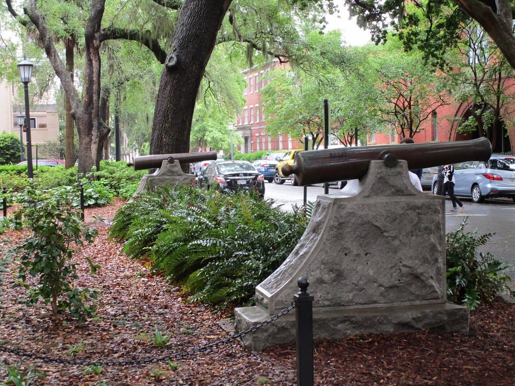 Cannons mounted at one entrance to the square.