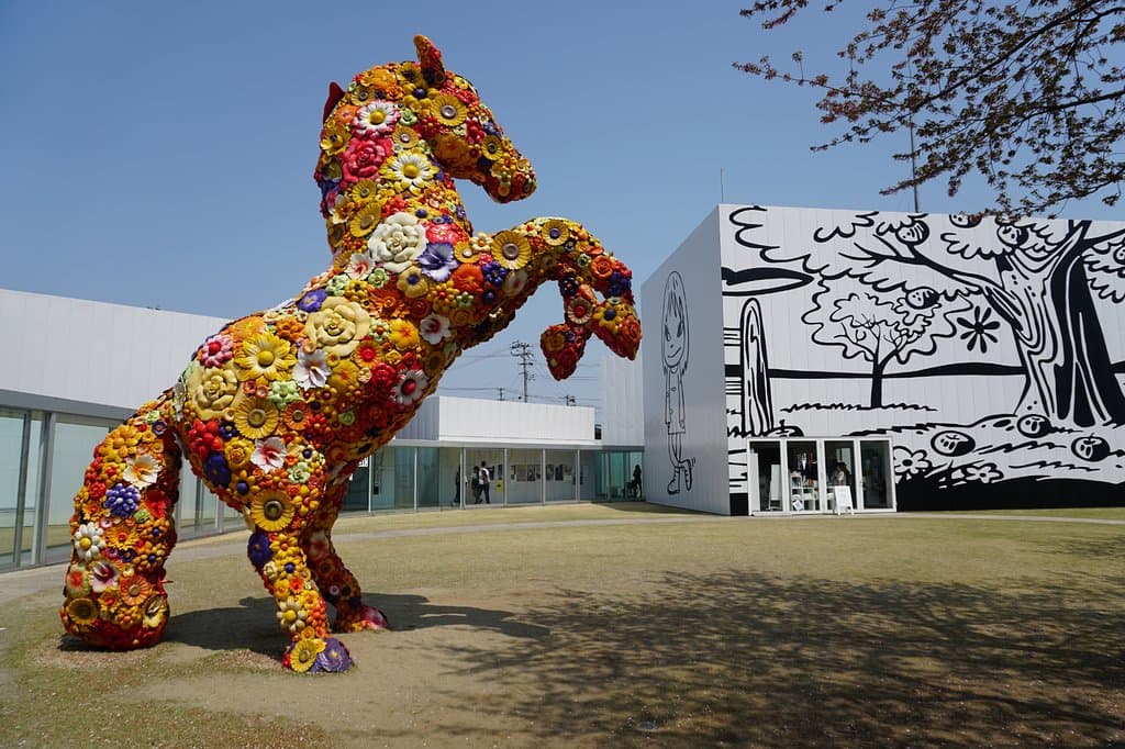 花花馬,是十和田美術館門口的代表物