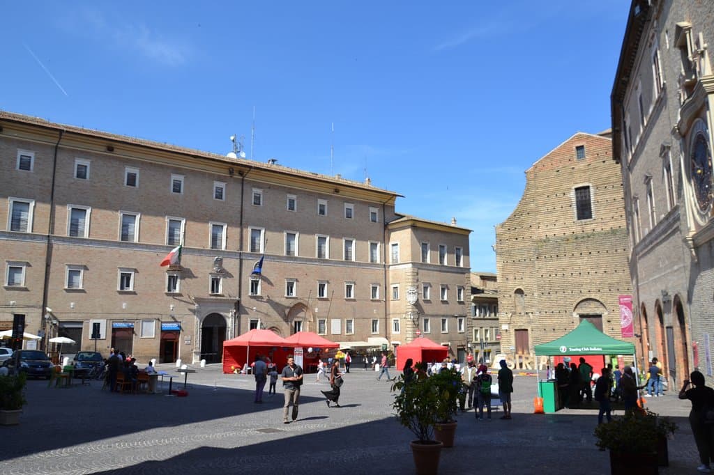 Vista panoramica dall'angolo della Piazza della Libertà