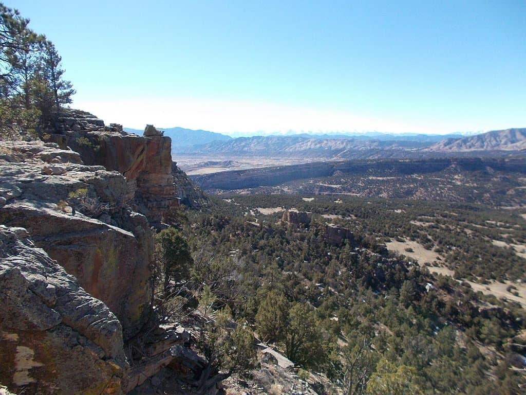 Cliffs, Island in the Sky Trail