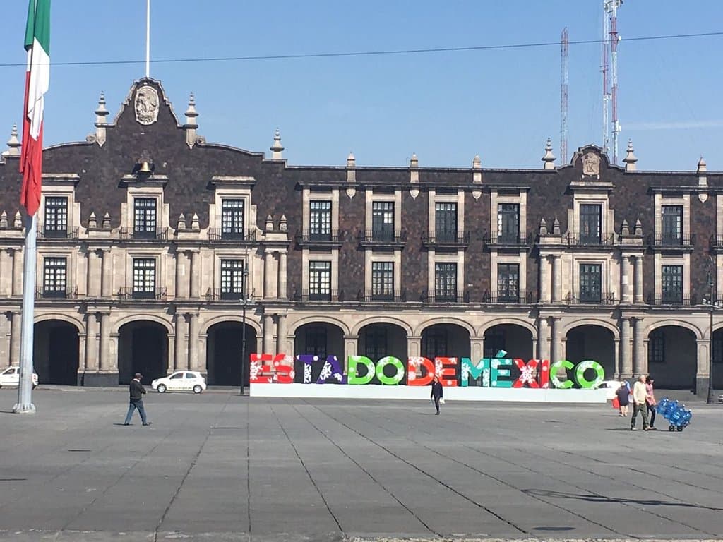 Plaza de los mártires y Palacio de Gobierno de Toluca