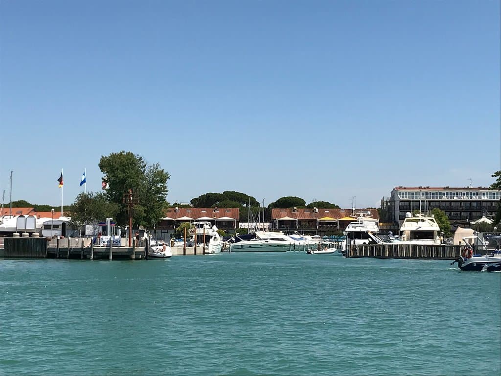 Marina Uno private boat docks