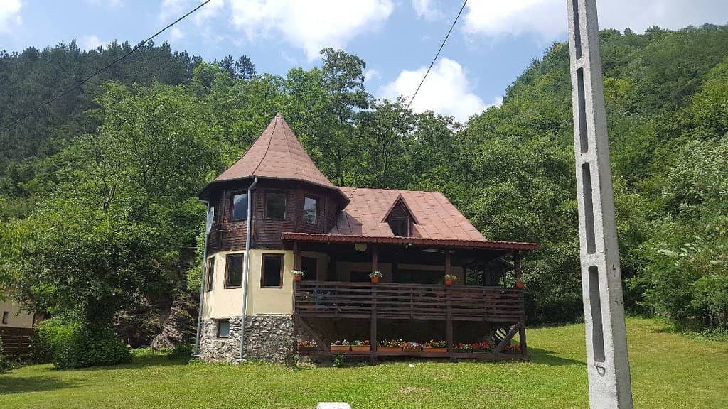 Panoramic Lake Views