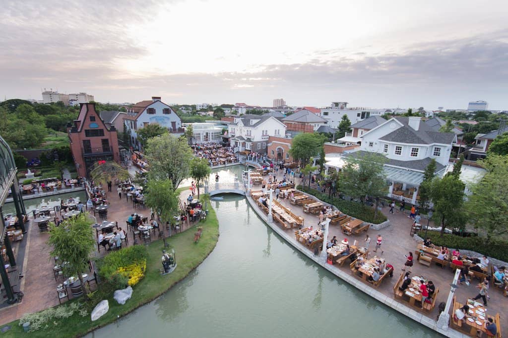 Festive Themed Decorations