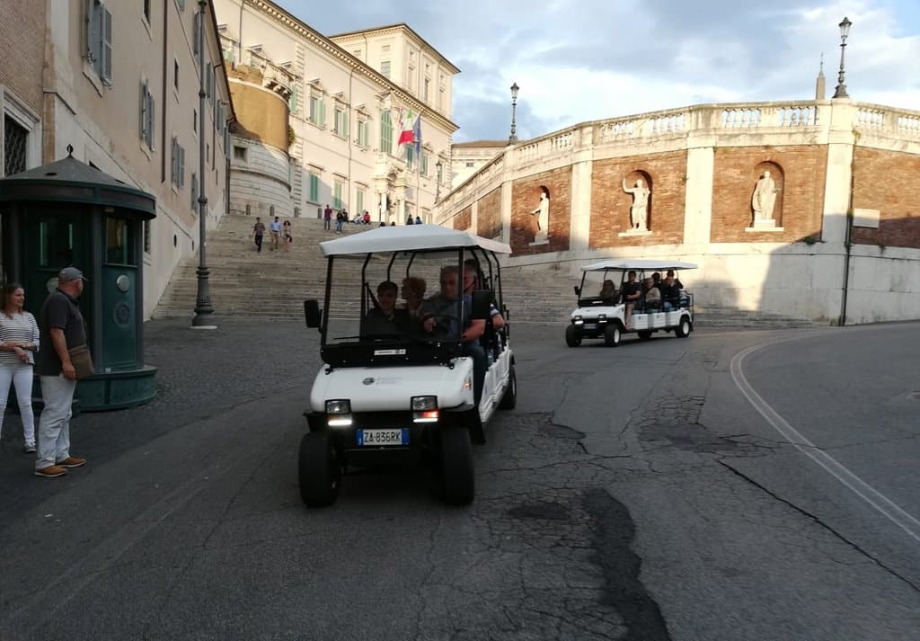 Driving down the Quirinale Hill towards the Trevi Fountain