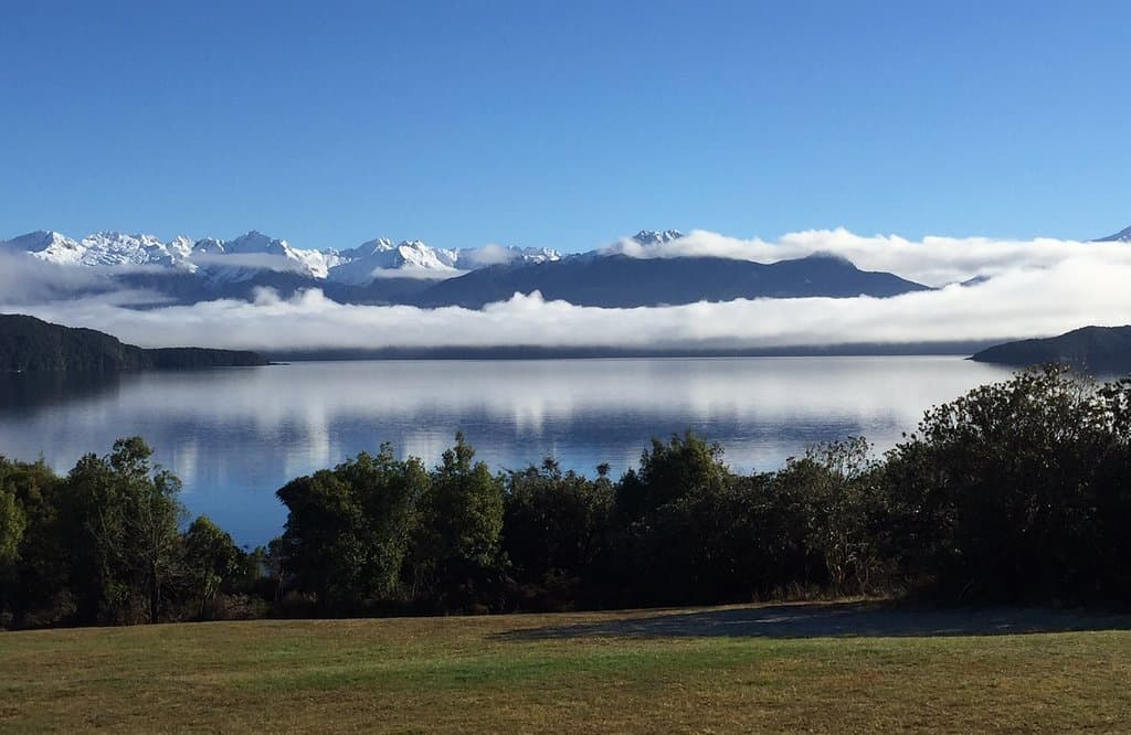 Lakeside Lake Manpouri from Lookout spot