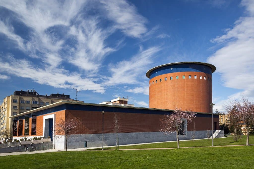 El Planetario de Pamplona se abrió al público en 1993.