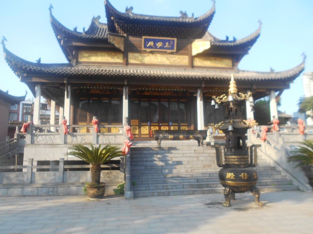 Один из павильонов в храме Чанчунь.