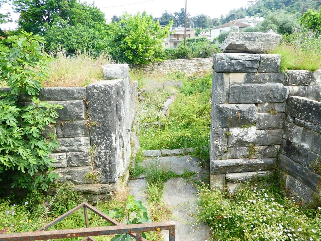 Gate of Silenus, Limenas