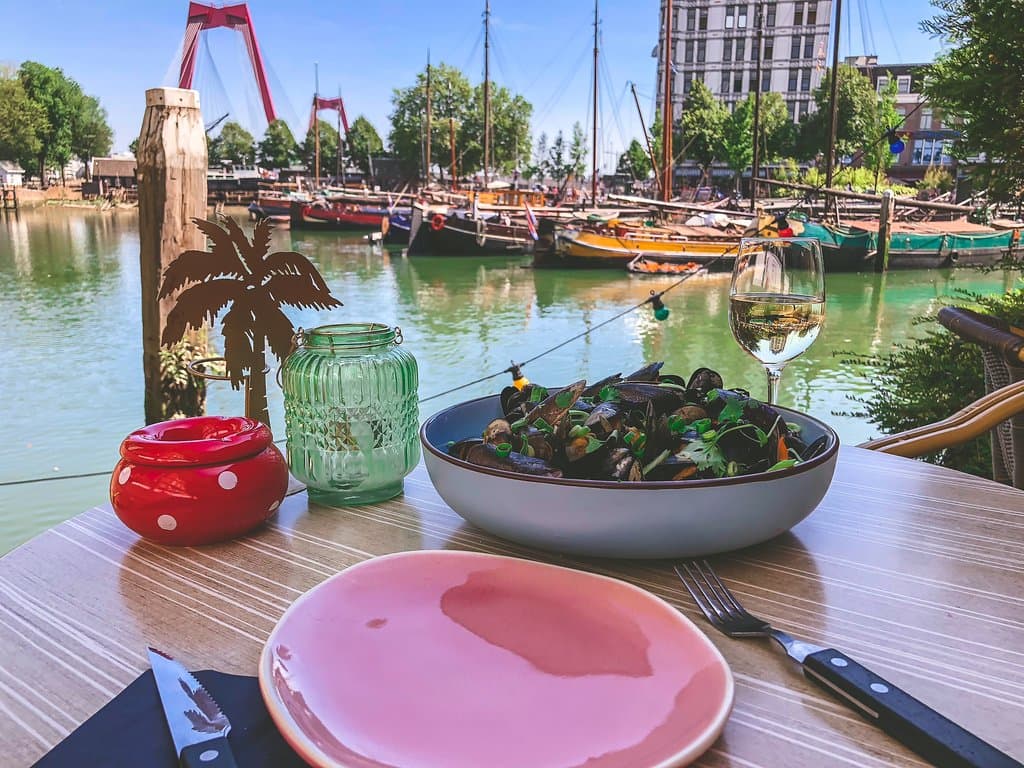 Mussel dinner with a view at The Social Club in the Old Harbour