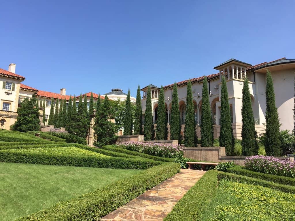 Expansive Formal Gardens
