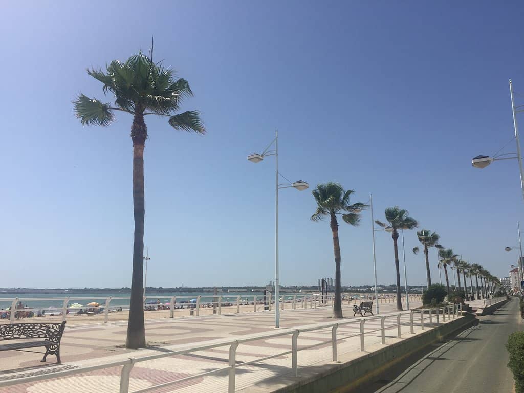 Promenade with Eateries