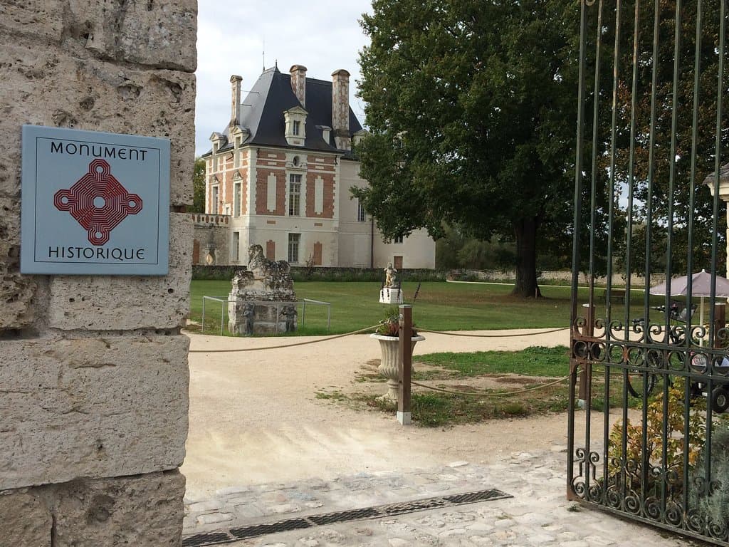 Panneau Monument Historique et Pavillon Béthune du château de Selles sur Cher