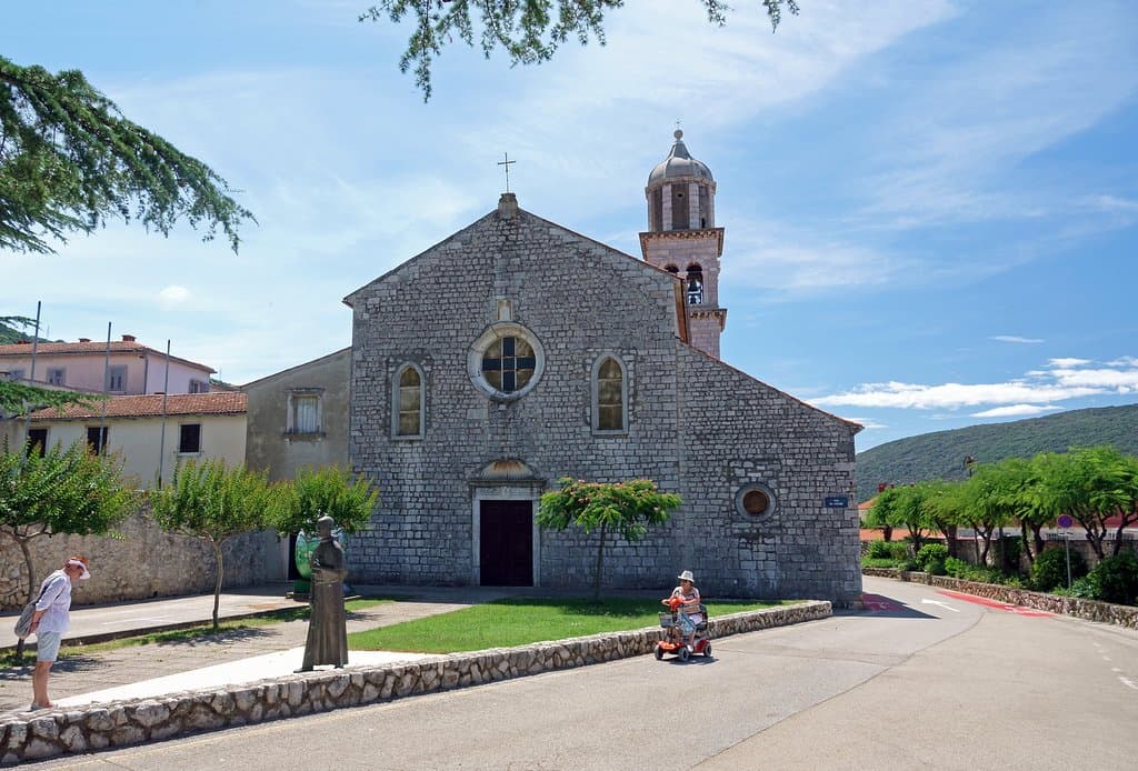 перед входом