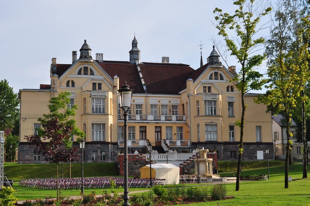 Вилла с обратной стороны