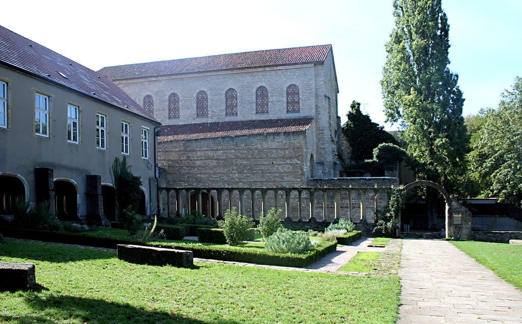 Église Saint-Pierre-aux-Nonnains