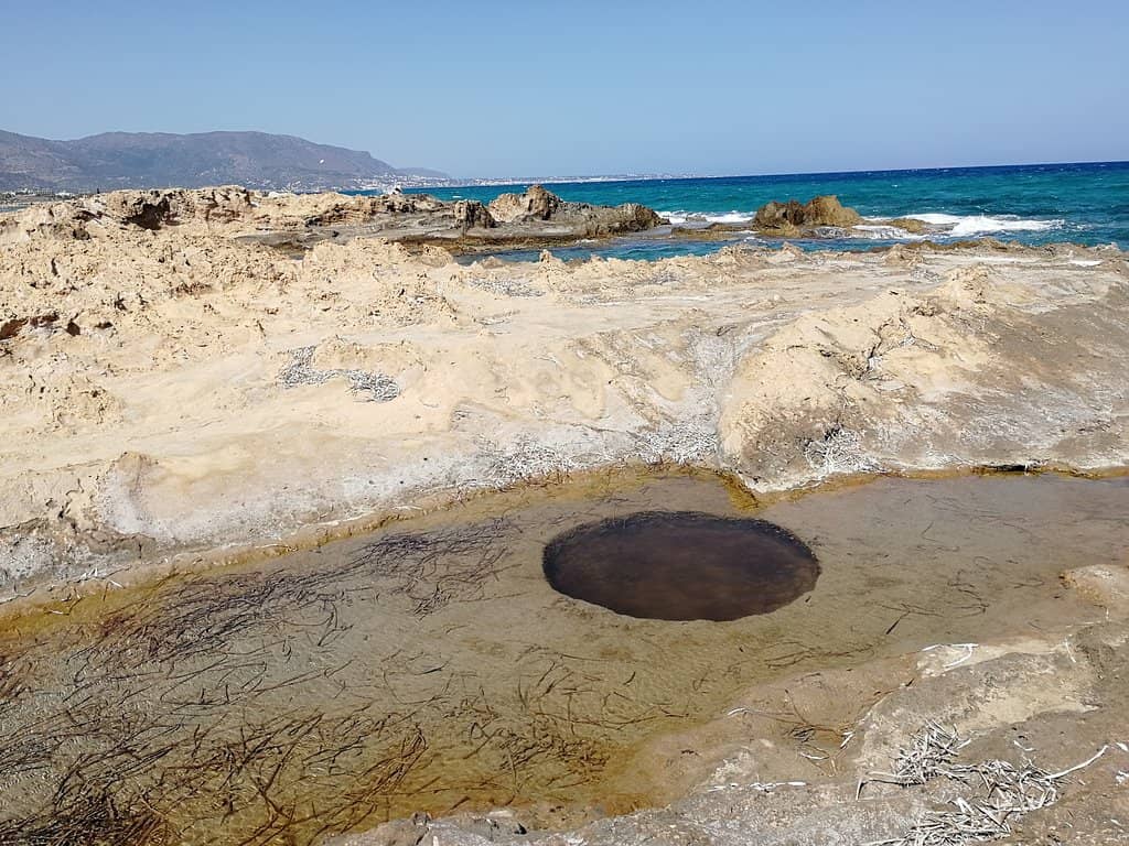 Proximity to Minoan Palace