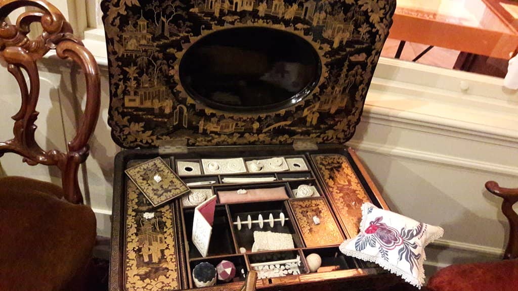 Exquisite Delft Blue Pottery