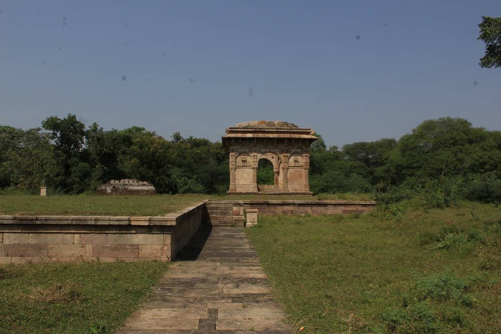 Grand Chandelier Illumination