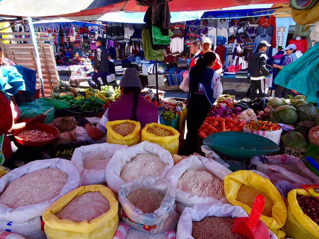 Grand marché local d'Otavalo...