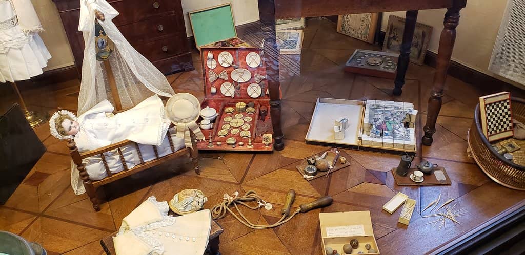 Personal Artifacts Display