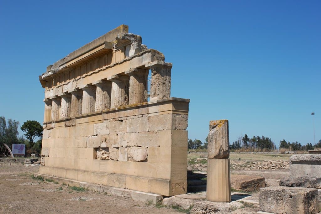 TEATRO EKKLESIATERION con fregio dorico (1)