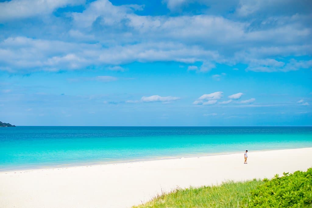 This is Yonaha Maehama Beach on Miyako Island. Its pure white sand and crystal blue waters are well worth a visit!